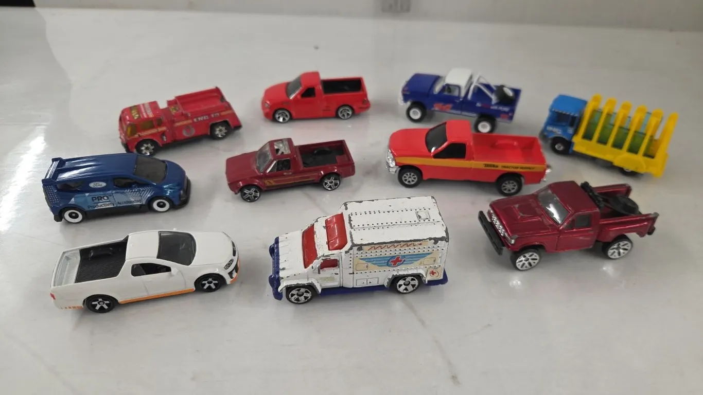 10 - 1/64 Cars & Trucks