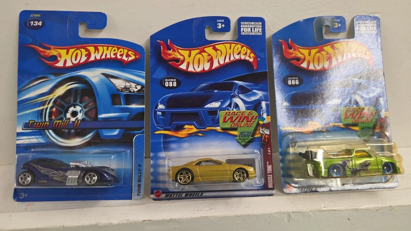 18 - Hot Wheels - NIB