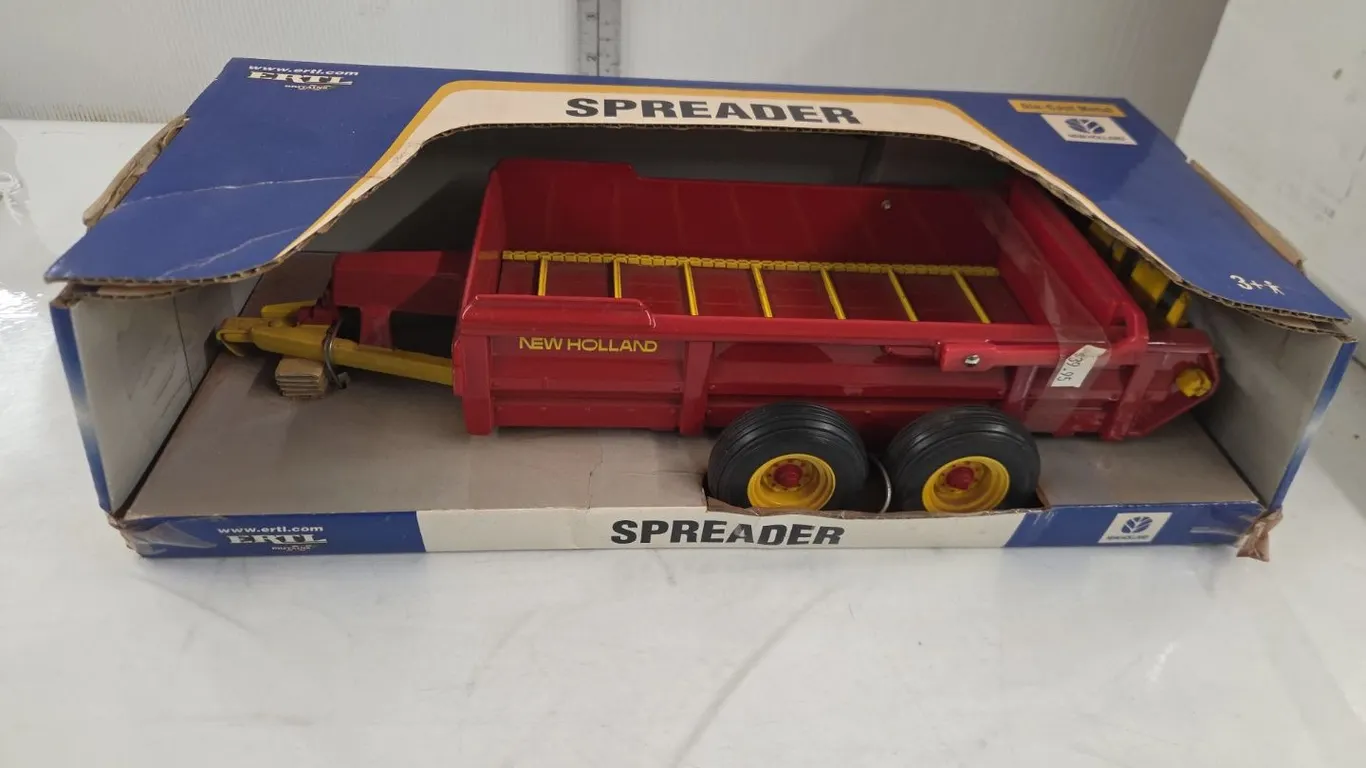 1/16 New Holland Spreader - NIB