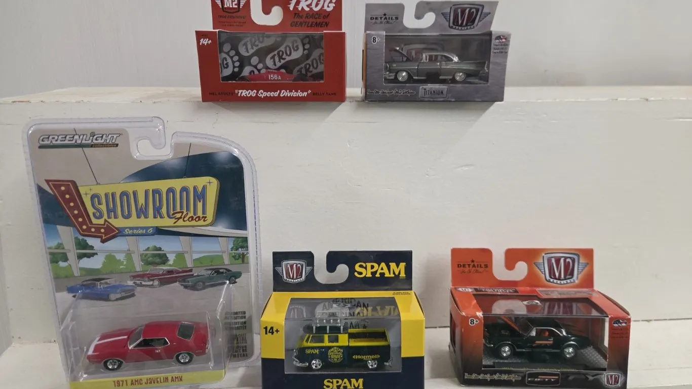 5 - 1/64 M2 & Greenlight Cars - NIB