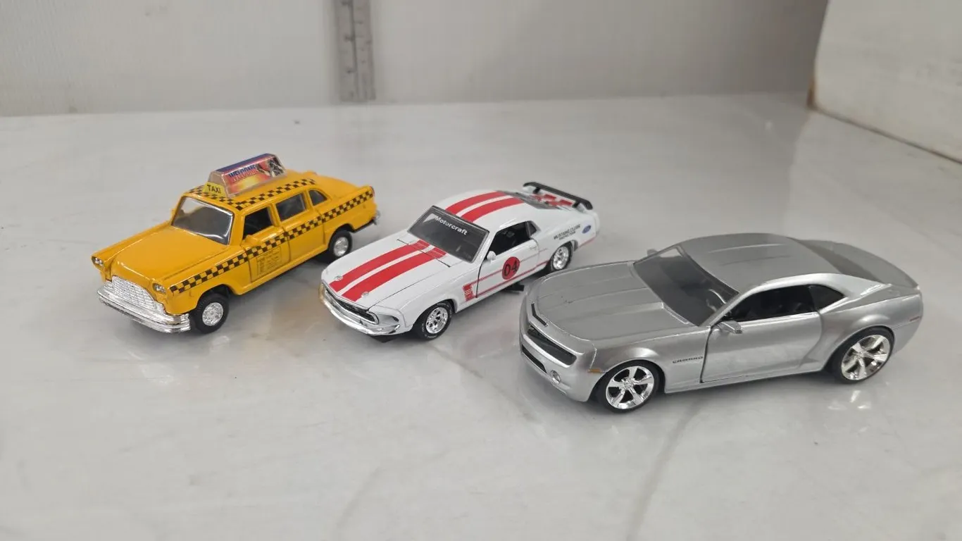 3 - 1/32 Cars; Ford Mustang, Chevrolet Camaro & Taxi
