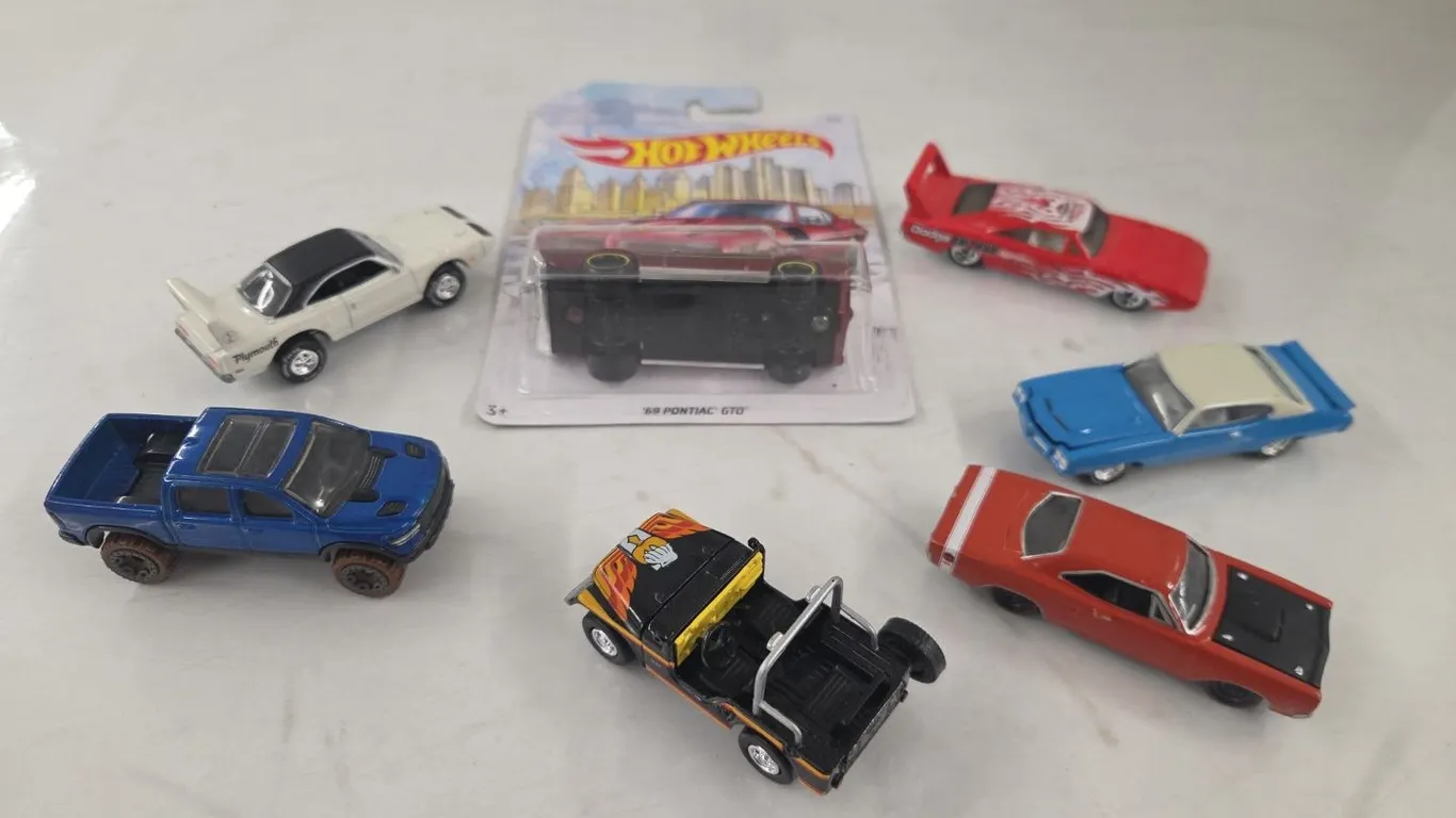7 - Hot Wheels Mopar & Ram Cars, 1 NIB