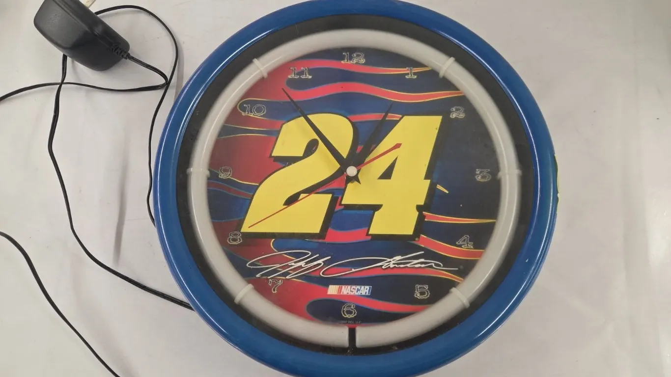 Jeff Gordon Light-up Clock - does not light up - as is