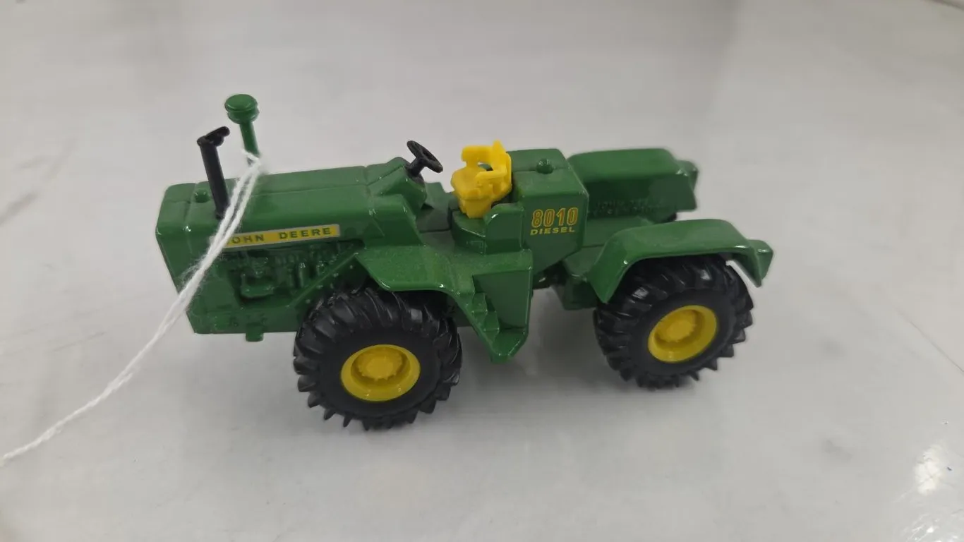 1/64 JD 8010 Diesel 4WD Tractor