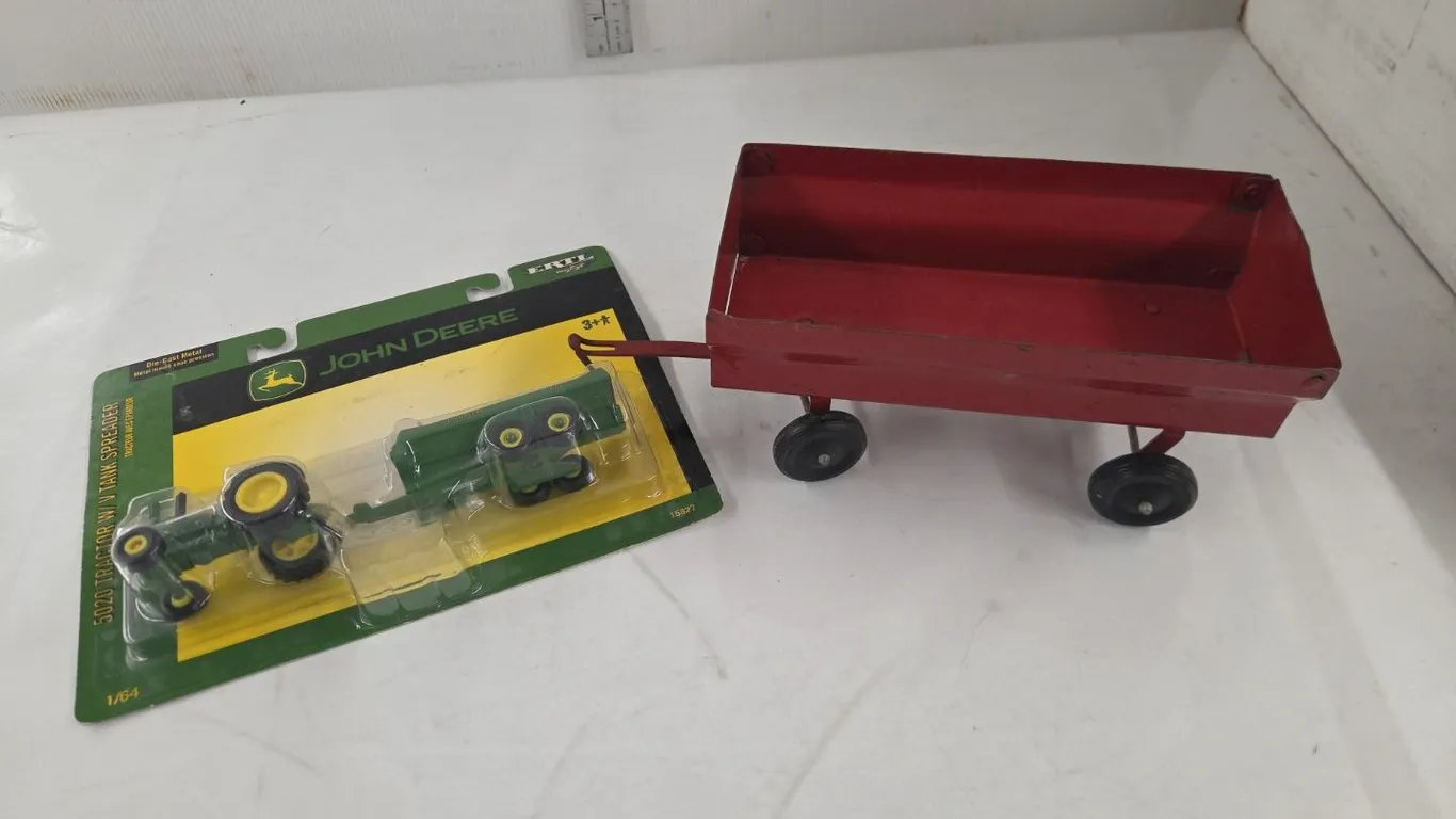 1/64 JD 5020 Diesel w/ V Tank Spreader -NIB & 1/16 Flare Box wagon