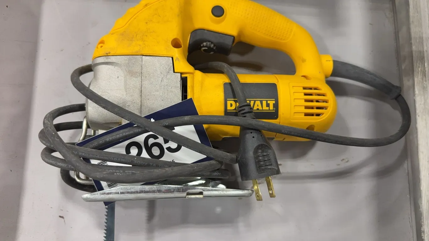 DeWalt DW317 Electric Jigsaw