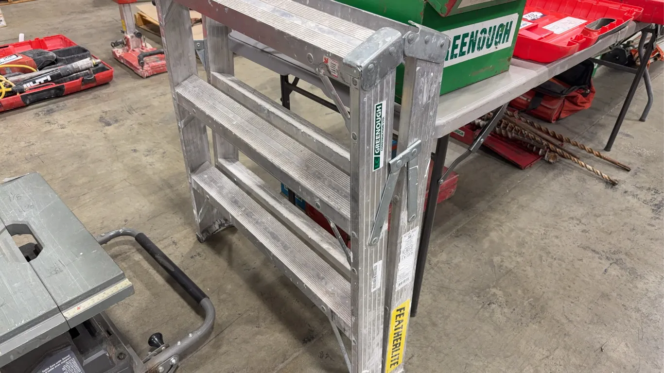 Featherlite FL-2032 3’ Aluminum Sawhorse