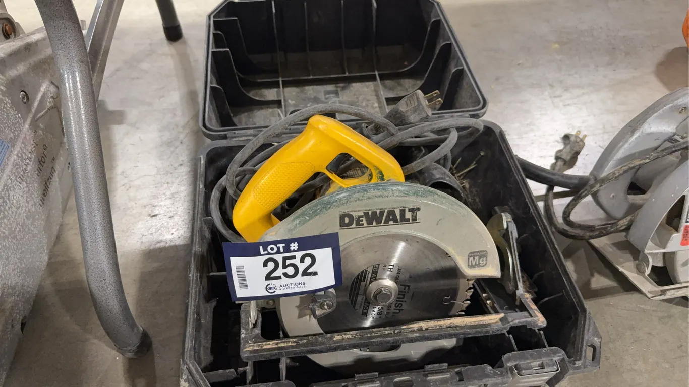 DeWalt 7-1/4” Circular Saw w/ Case