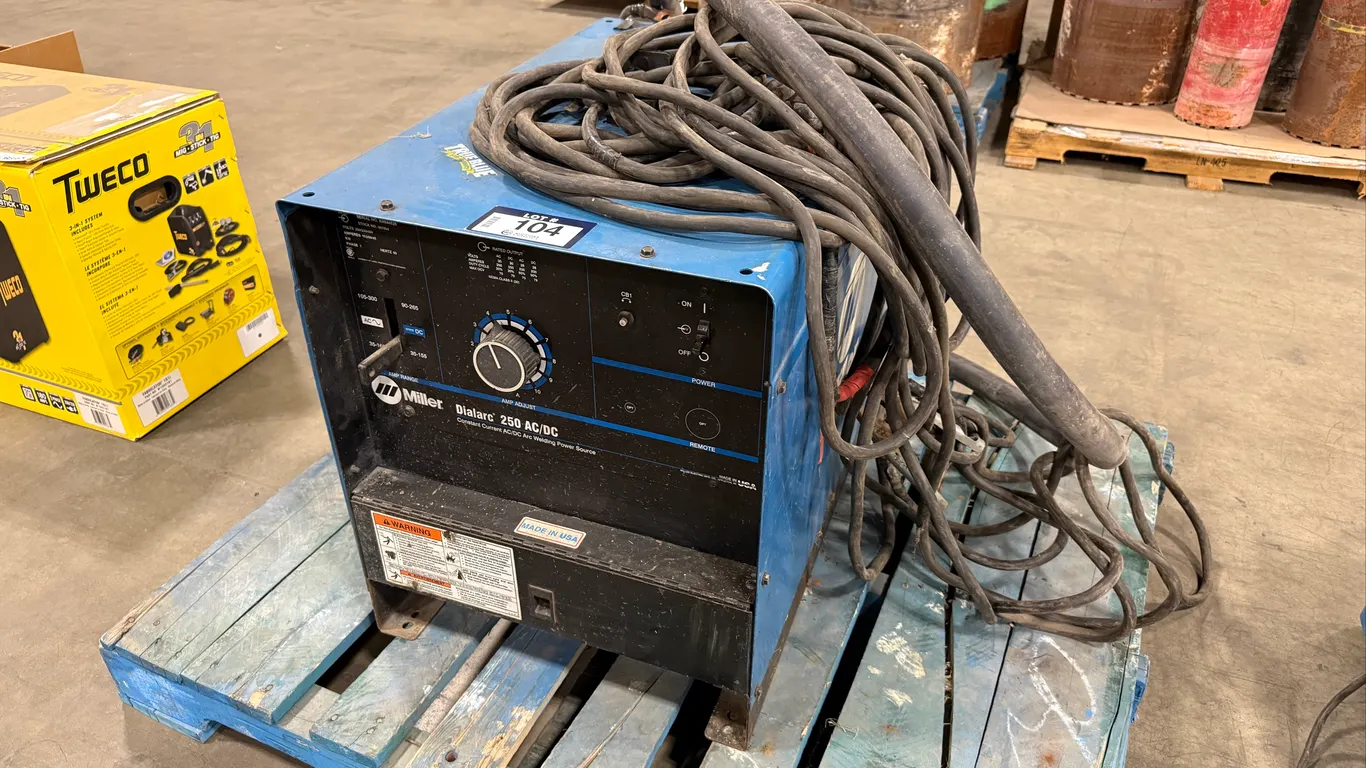 Miller Dialarc 250 AC/DC Constant Current Arc Welding Power Source w/ Leads, 200/230/460V 1PH