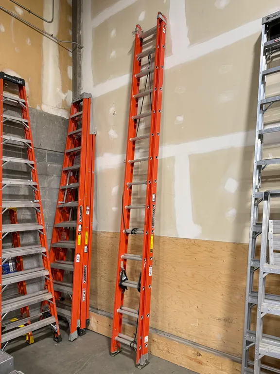 Louisville 28’ Fiberglass Extension Ladder