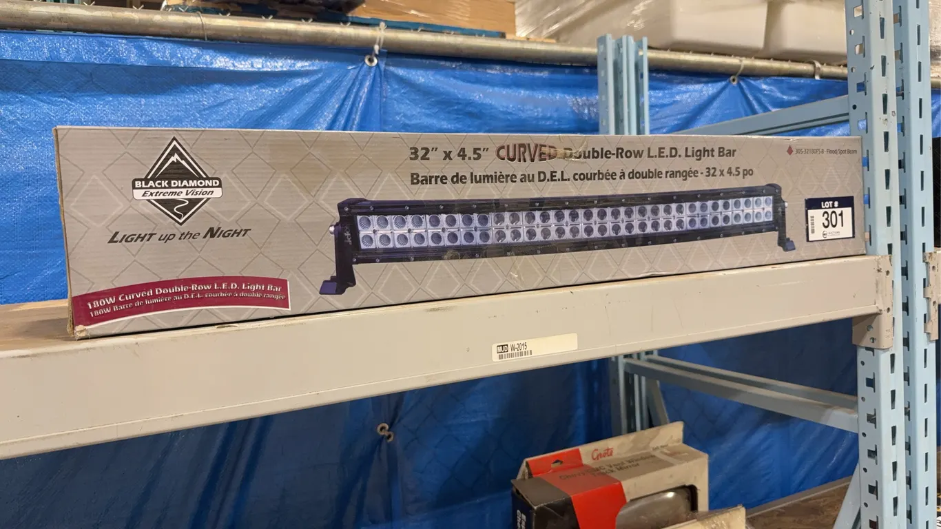 Black Diamond Extreme Vision 32” X 4.5” Curved Double-Row LED Light Bar, 180W