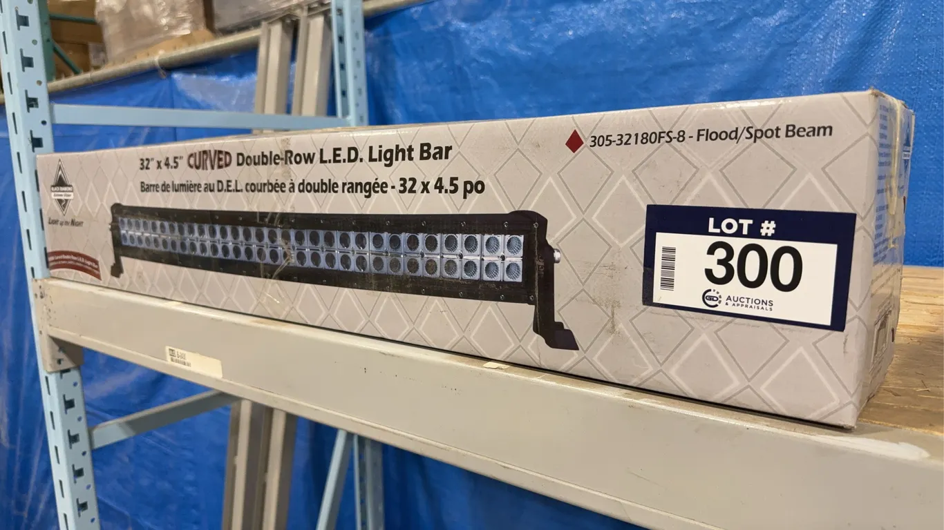 Black Diamond Extreme Vision 32” X 4.5” Curved Double-Row LED Light Bar, 180W