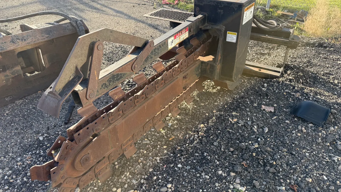 Lowe Manufacturing Co. 21C Skid Steer Hydraulic Trenching Attachment