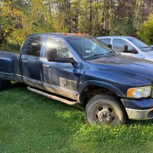 2005 Dodge Ram 3500 Crew Cab Dually Truck, 5.9 Cummins Diesel, Auto, 8’ Box, 290,535km, Blue, VIN 3DTMS48CY5G772886