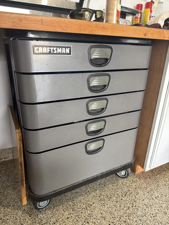 Craftsman toolbox on wheels