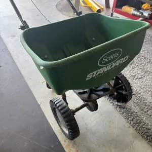 Lawn spreader