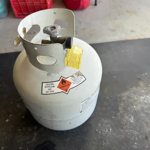 Extra tank, needs filled, standard size, excellent shape