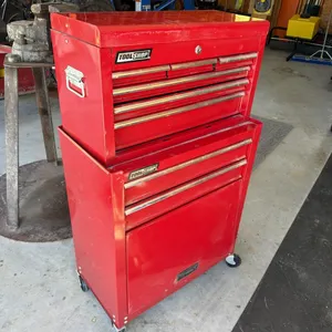 Tool box on wheels, includes top and bottom