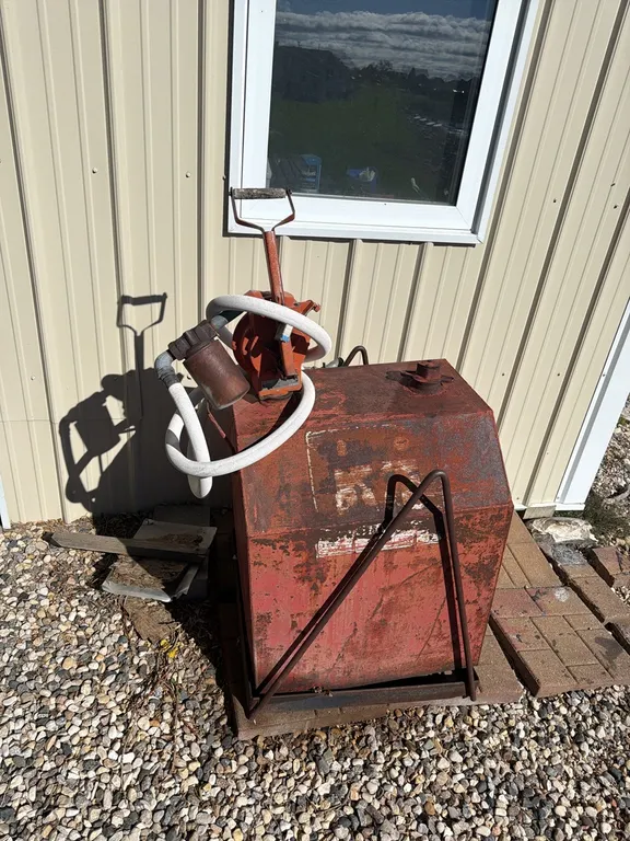 Small service tank with hand pump