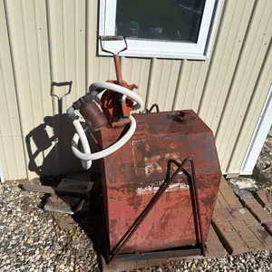 Small service tank with hand pump