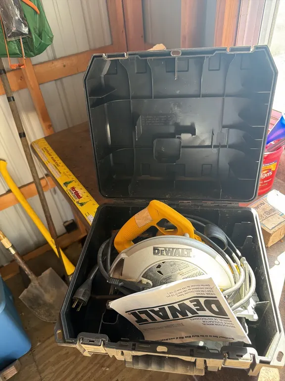 Dewalt saw