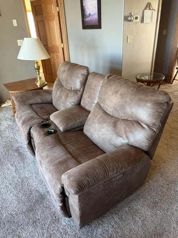 Love seat, power recliners on both ends