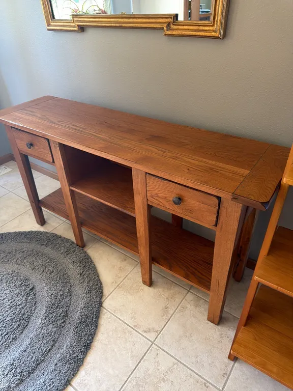 Entry table, excellent shape