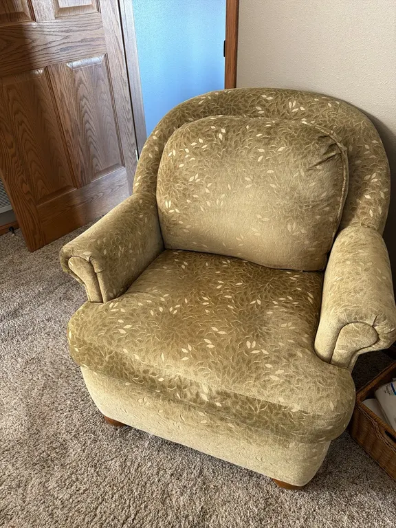 Bedroom sitting chair