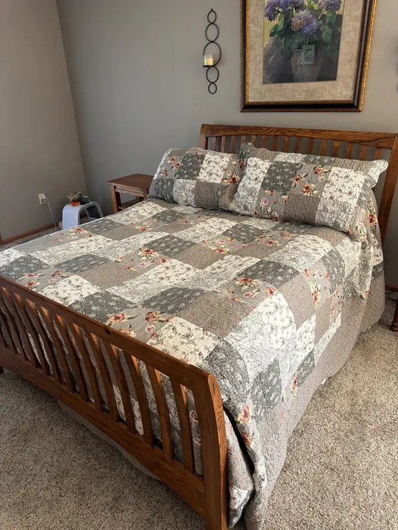 Four piece matching bedroom set, excellent condition, newer modern look, outstanding set. Winning bidder takes all four pieces together. Note: beddin