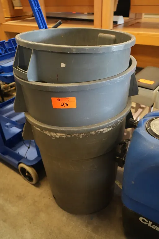 Heavy Duty Trash Cans