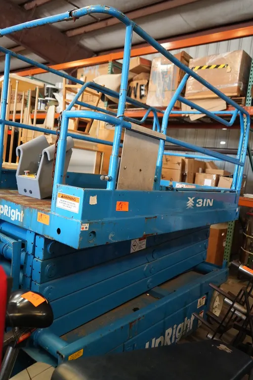 Upright Scissor Lift