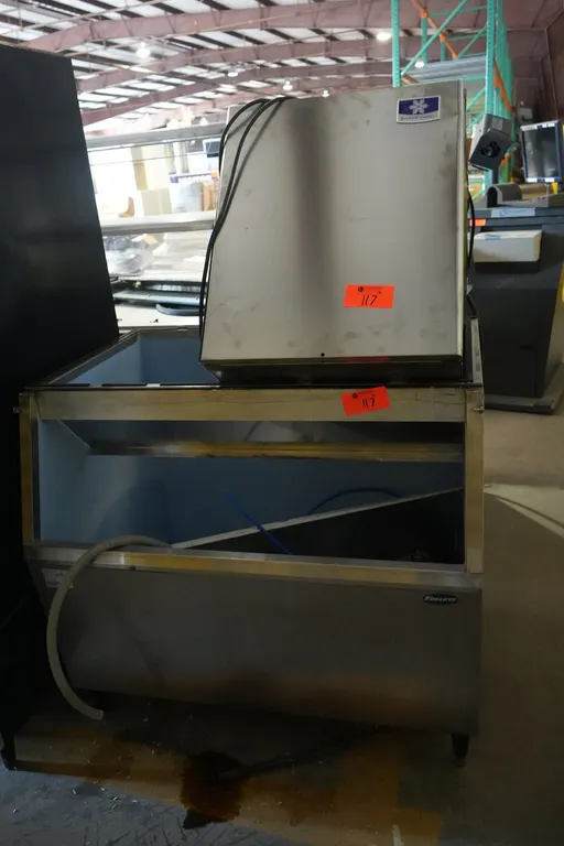 Ice Machine with Ice Bin