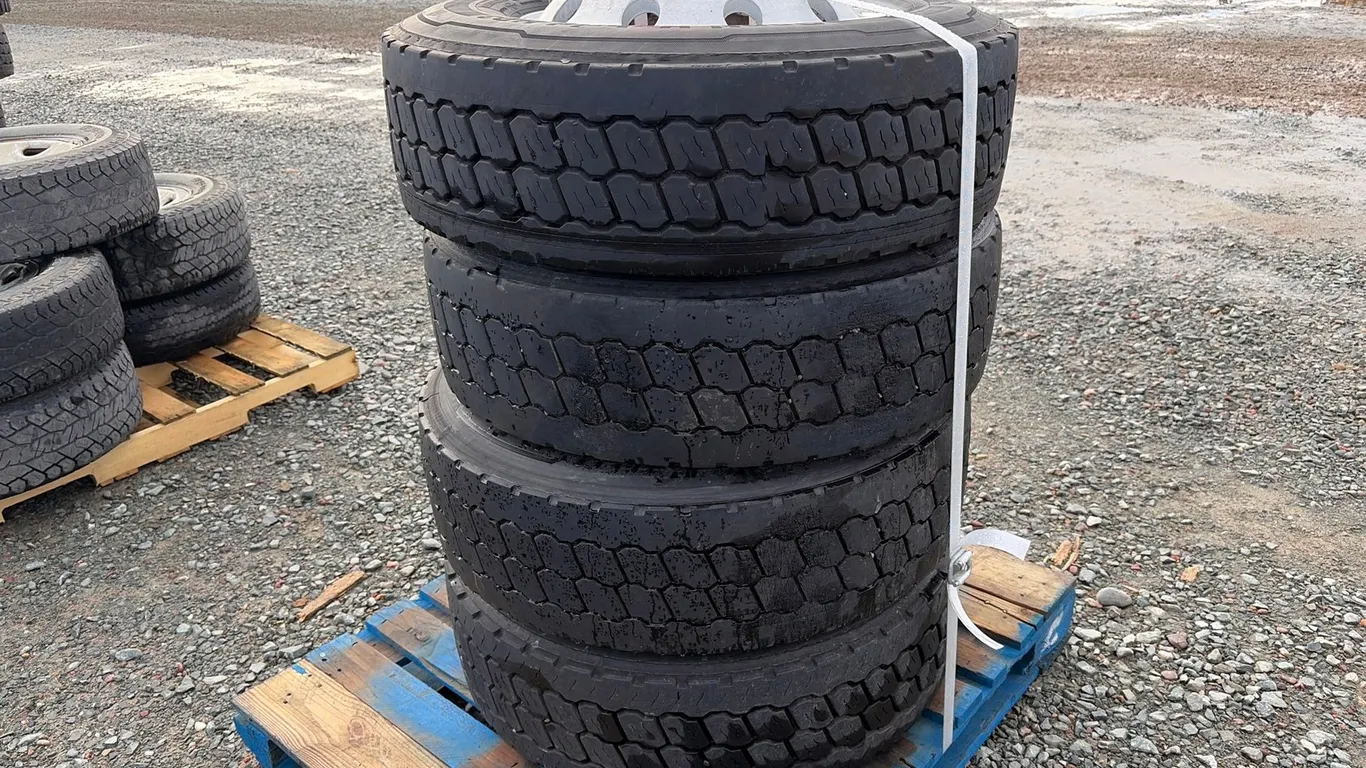 (4) Continental Conti Hybrid HD3 285/70R19.5 Tires W/Rims