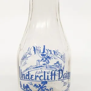 TRPQ QUART MILK BOTTLE UNDERCLIFF DAIRY TAYCHEEDAH WISCONSIN (FARM SCENE)