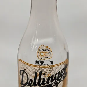TRPQ 2 COLOR QUART MILK BOTTLE DELLINGER DAIRY FARM JEFFERSONVILLE INDIANA (COW)
