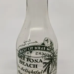 TRPQ QUART MILK BOTTLE METZGER'S DAIRY DAYTONA BEACH FLORIDA (COW)