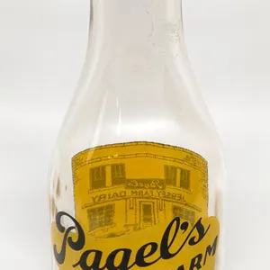 TRPQ 2 COLOR QUART MILK BOTTLE PAGEL'S JERSEY FARM DAIRY GREEN BAY WISCONSIN