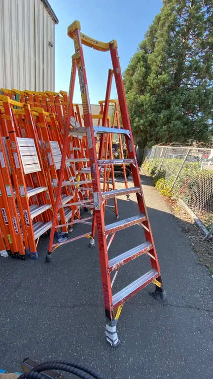 WERNER PODIUM 6' ORANGE CARBON FIBER INDUSTRIAL PLATFORM LADDER