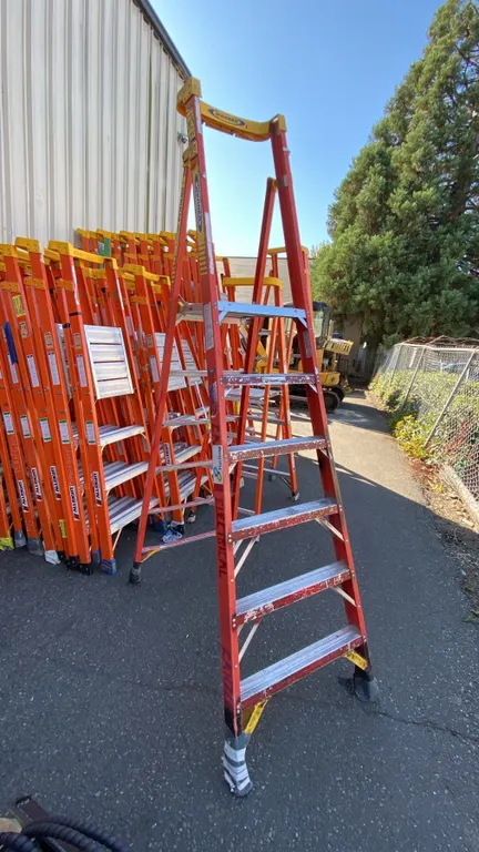 WERNER PODIUM 6' ORANGE CARBON FIBER INDUSTRIAL PLATFORM LADDER