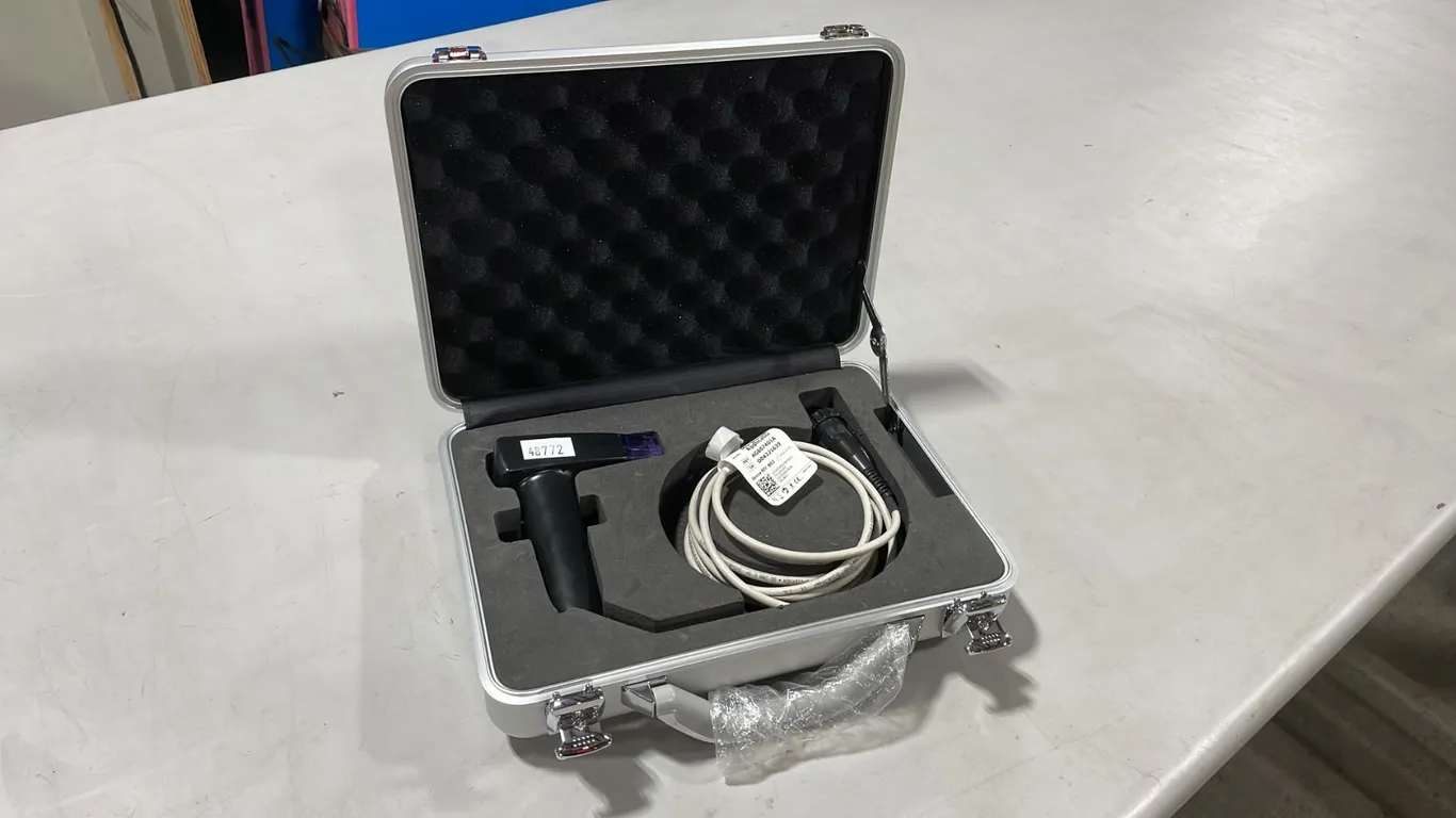 2022 MORPHEUS 8 COMMERCIAL ESTHETICIANS HAND HELD APPLICATOR IN HARD TRANSPORT CASE