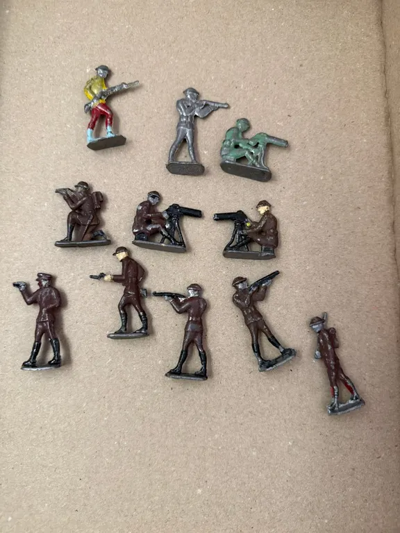 (11) Lead Army Soldier Casting Toys