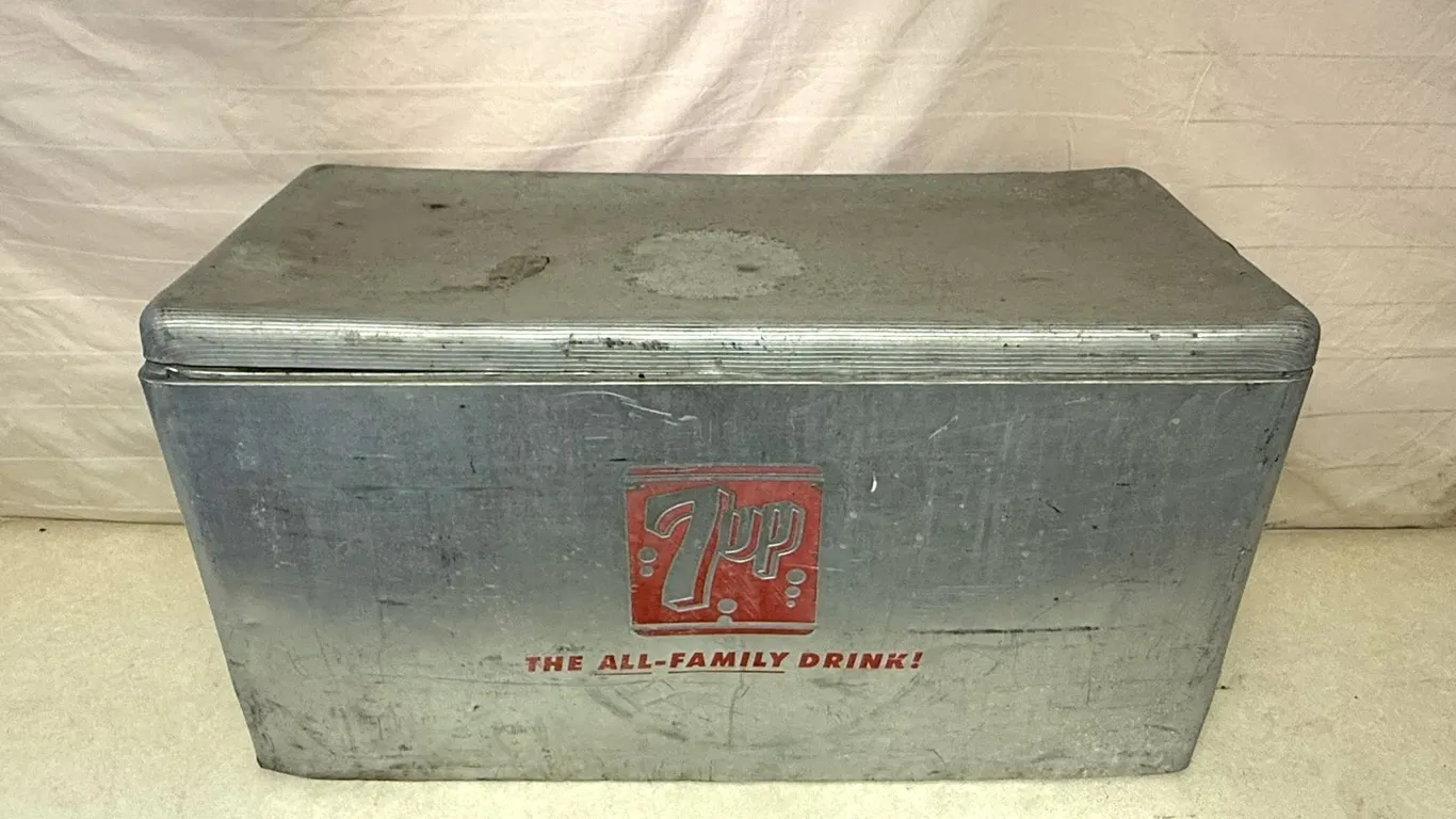 7UP Vintage Cooler