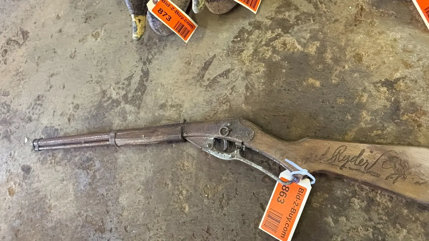 Red Ryder Lever Action BB Gun/Rifle