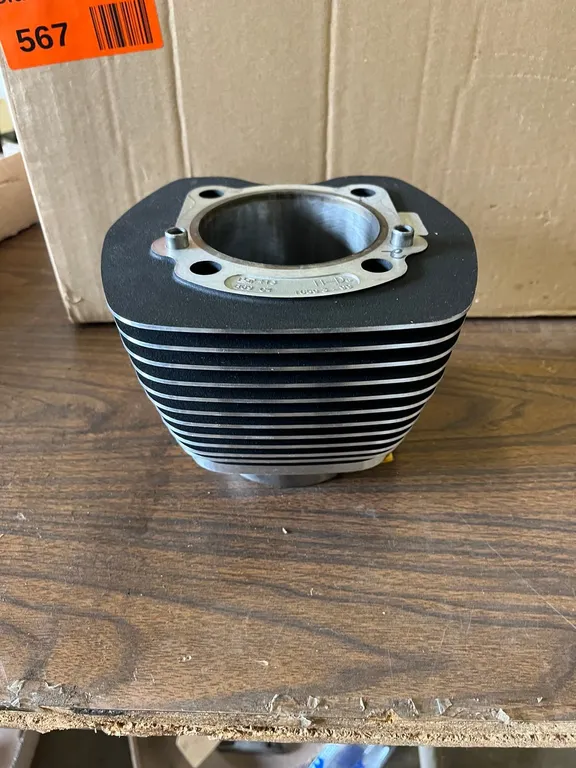 Set of (2) Piston Jugs for 2011 Harley Road King