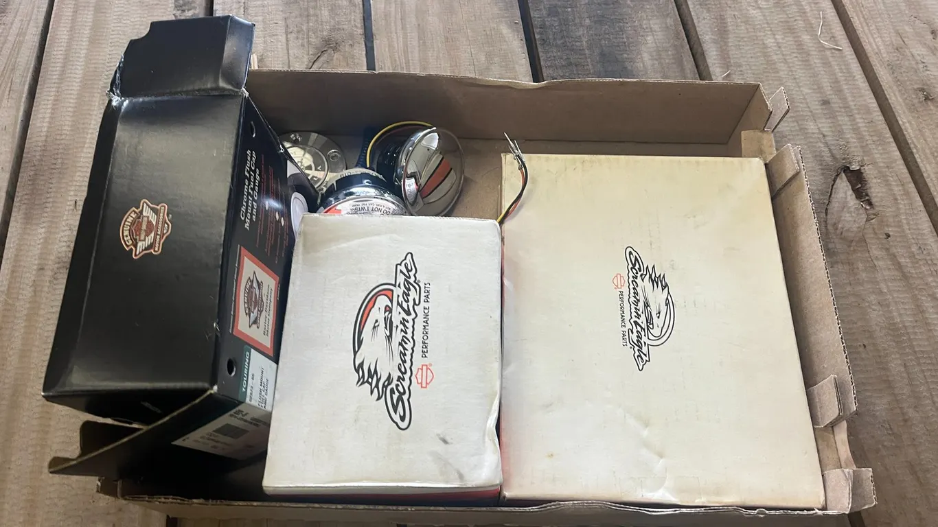 Fuel Cap Guage and Cam Kit, Screaming Eagle