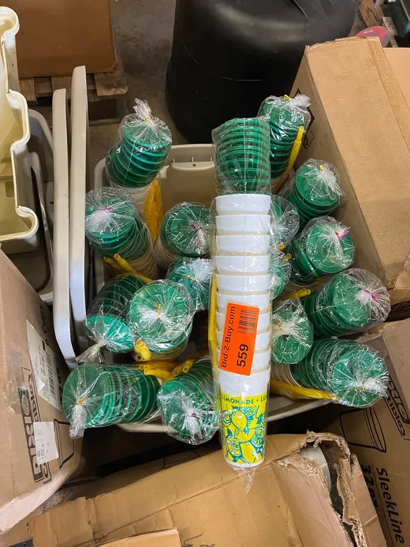 170 32oz Cups with straw and Lid for Lemonade 170 Count
