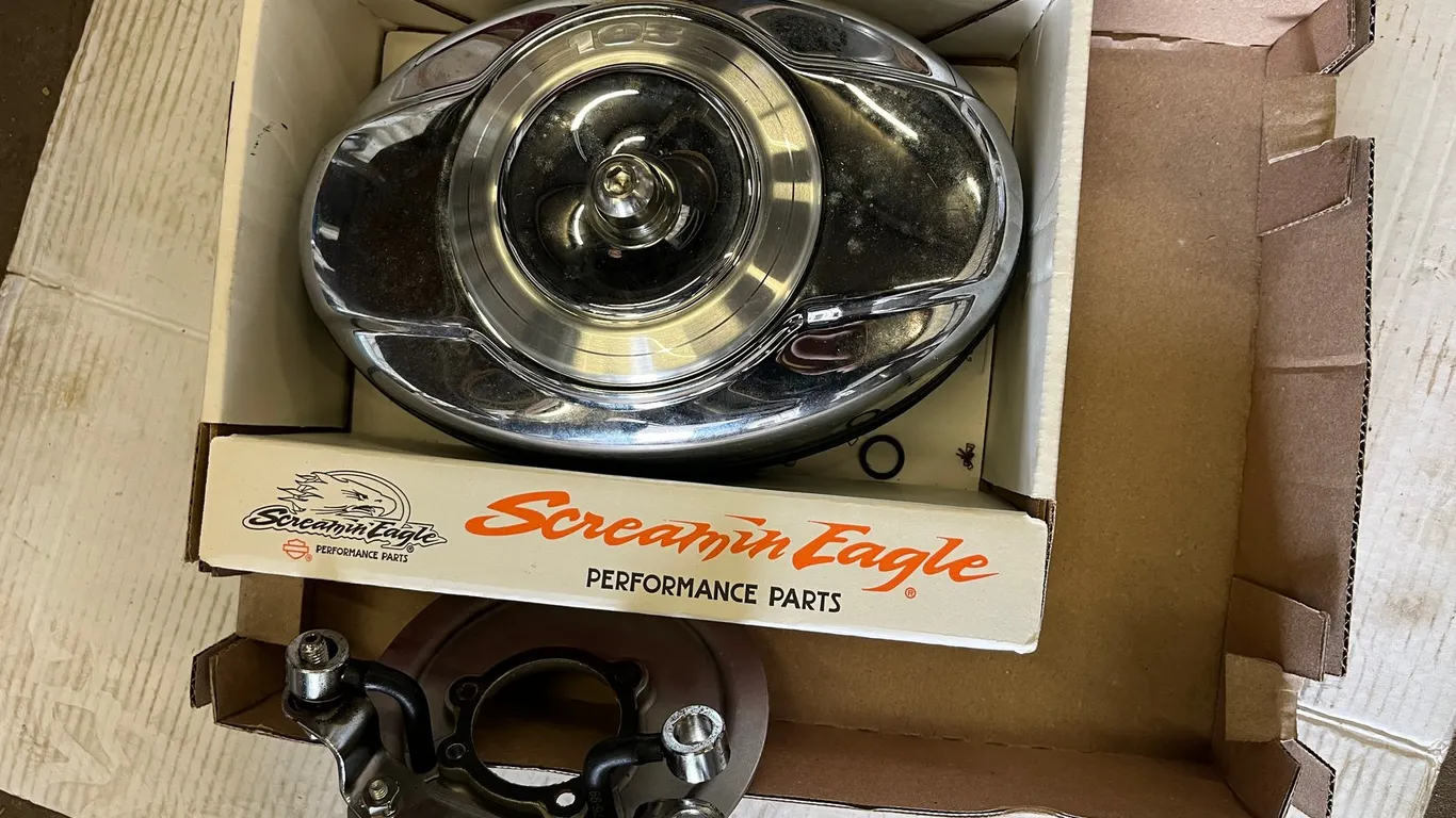 Screaming Eagle Performance Air Cleaner With Carriage Attachment