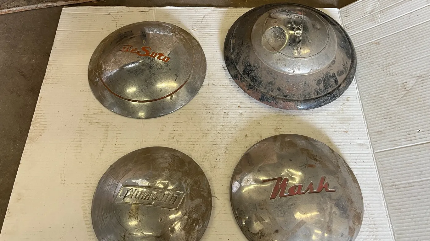 (4) Hub Caps