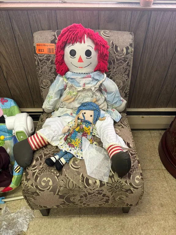 Accent Chair and (2) Dolls