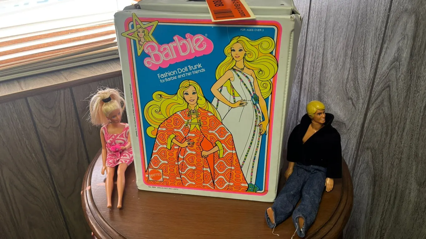 Vintage Barbie Fashion Doll Trunk and (2) Dolls
